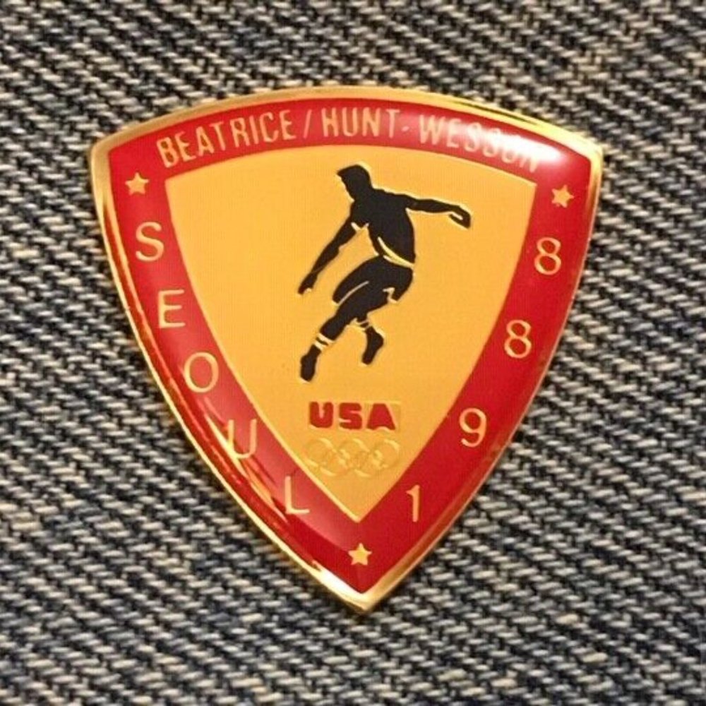 Discus Olympic Pin ~ Track & Field ~ Sponsor Beatrice Hunt Wesson ~ 1988 Seoul
